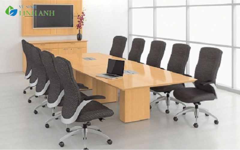 Lợi ích kinh tế và thẩm mỹ của việc vệ sinh ghế văn phòng